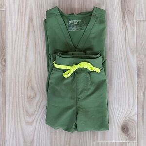 FIGS Women's Scrub Set